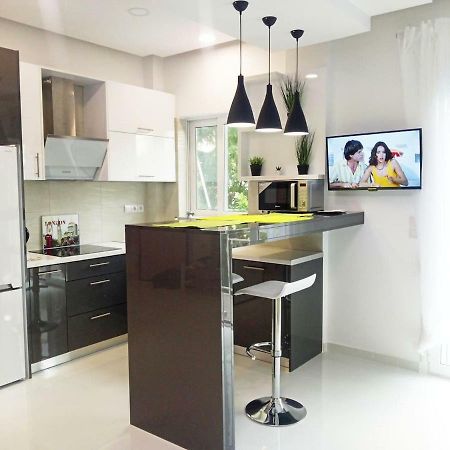 Luxury Apartment Next To The Sea Beach Атина Екстериор снимка