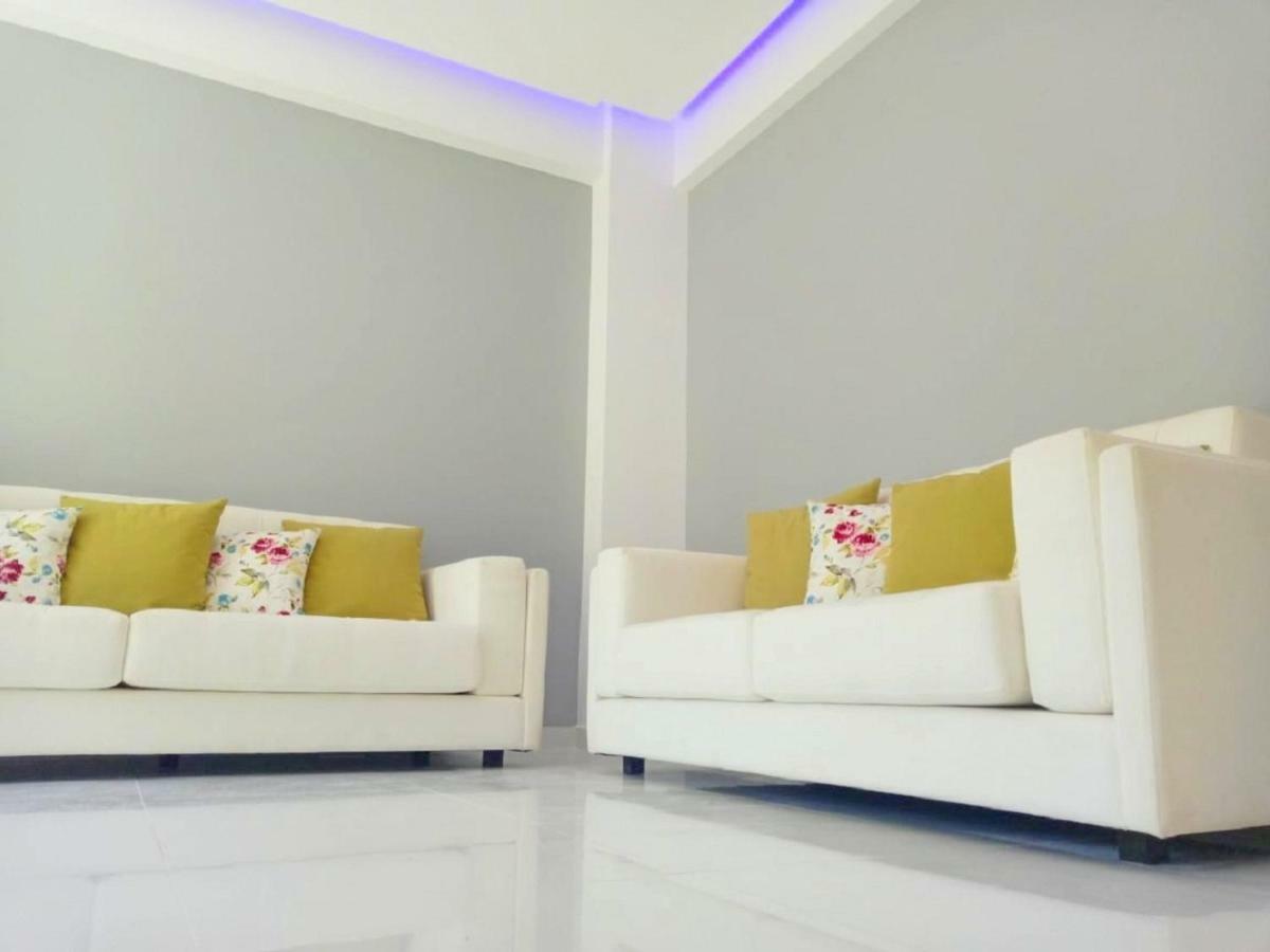 Luxury Apartment Next To The Sea Beach Атина Екстериор снимка